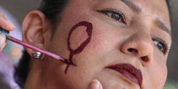 Violência política contra mulheres cresce no Brasil em 2026