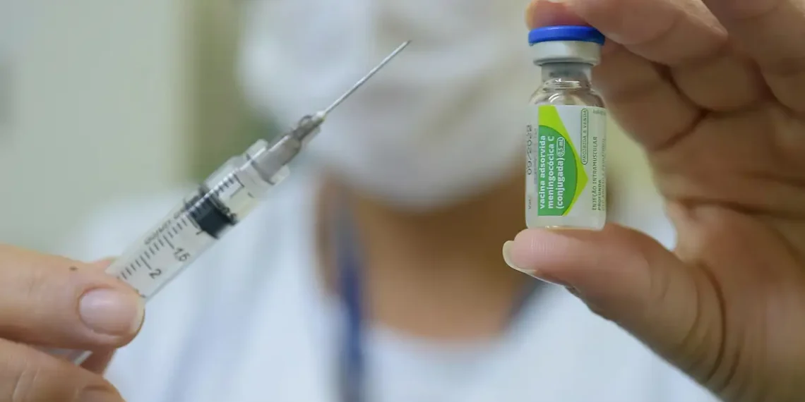 Poços amplia vacinação contra meningite para pessoas a partir de 15 anos