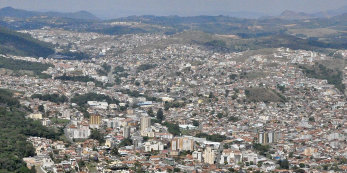 Poços de Caldas cria lei para combater abandono de imóveis urbanos