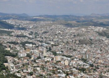 Poços de Caldas cria lei para combater abandono de imóveis urbanos
