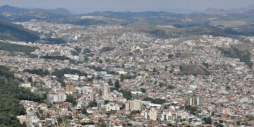 Poços de Caldas cria lei para combater abandono de imóveis urbanos
